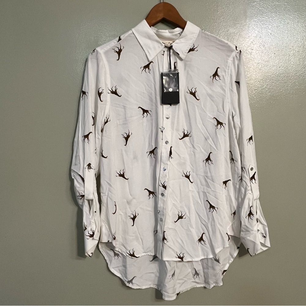Jane & Delancey Womens Rayon White Roll Tab Sleeves Giraffe Print Shirt M NWT